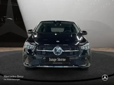 Używany Mercedes B200 Advanced 163 KM (119 kW) 2025 Czarny Minivan