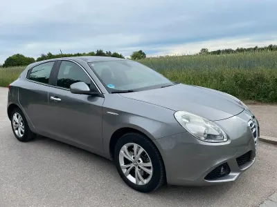 Gebraucht Alfa Romeo Giulietta Turismo 140 PS (102 kW) 2011 Grau Kleinwagen