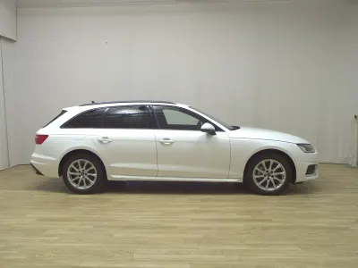 Second-hand Audi A4 Advanced 204 CP (150 kW) 2023 Alb Break