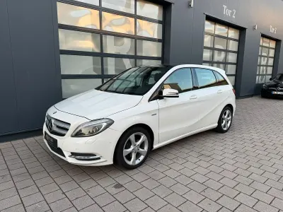 Gebraucht Mercedes B200 156 PS (114 kW) 2012 Weiß Kleinwagen