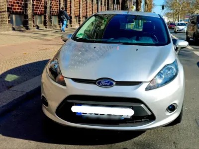 Gebraucht Ford Fiesta 80 PS (58 kW) 2011 Silber Kleinwagen