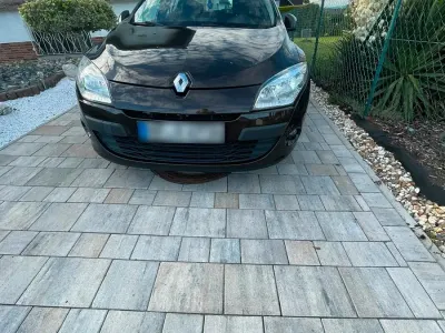 Gebraucht Renault Mégane III 106 PS (77 kW) 2012 Braun Limousine