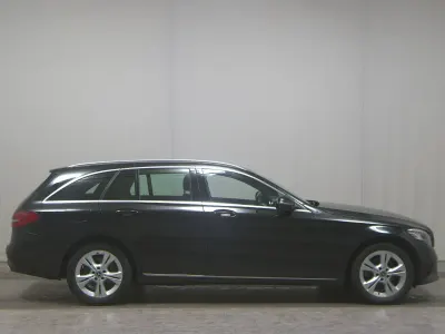 Begagnad Mercedes C220 Avantgarde 194 HK (142 kW) 2019 Svart Sedan