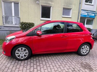 Gebraucht Toyota Yaris 69 PS (50 kW) 2012 Rot Kleinwagen