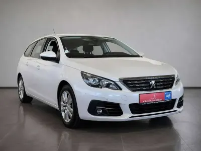 Gebraucht Peugeot 308 Active 102 PS (75 kW) 2020 Lack weiss perlglänze Kombi
