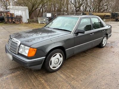 Second-hand Mercedes E250 90 CP (66 kW) 1991 Negru Berlinǎ