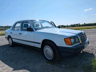 Gebraucht Mercedes E260 160 PS (117 kW) 1987 Weiß Limousine