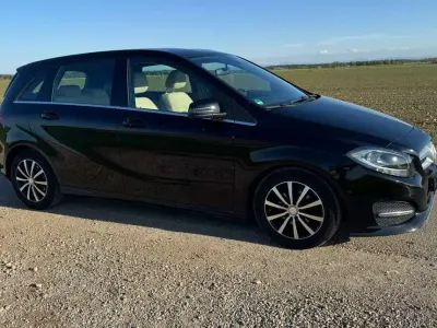 Gebraucht Mercedes B180 Style 109 PS (80 kW) 2015 Schwarz Van / Kleinbus