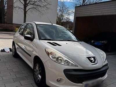 Gebraucht Peugeot 206+ 68 PS (50 kW) 2009 Weiß Kleinwagen