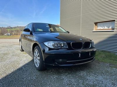 Gebraucht BMW 116 122 PS (89 kW) 2009 Schwarz Kleinwagen