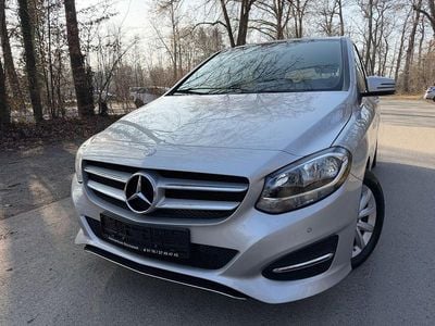 Silber Gebraucht 2015 Mercedes 180 Style Limousine | 14.990 € (Guter Preis)