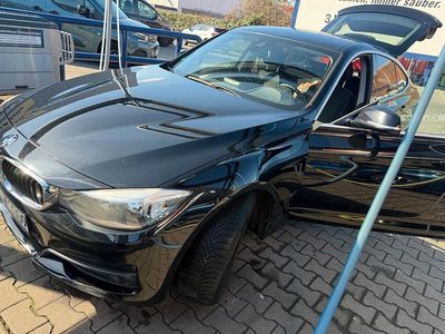 Gebraucht BMW 318 150 PS (110 kW) 2013 Schwarz Limousine
