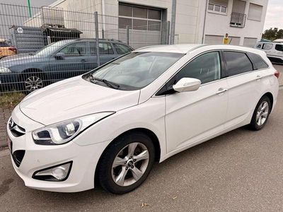 Gebraucht Hyundai i40 Edition 136 PS (100 kW) 2015 Weiß Kombi