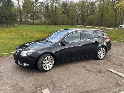 Gebraucht Opel Insignia 220 PS (161 kW) 2012 Schwarz Kombi