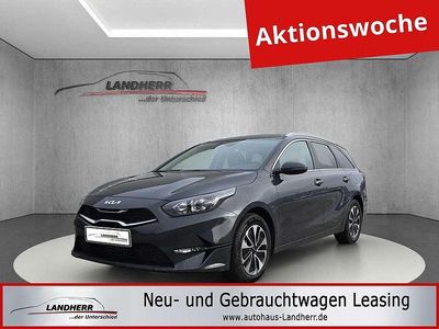 Neu Kia Ceed Sportswagon Gold 101 PS (74 kW) 2026 Grau Kombi