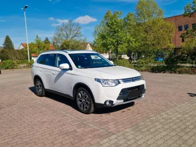Usata Mitsubishi Outlander Top 150 CV (110 kW) 2015 Bianco SUV