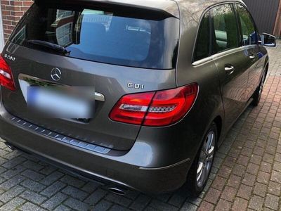 Mercedes B200