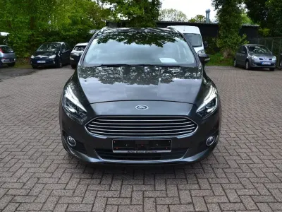 Gebraucht Ford S-MAX Titanium 150 PS (110 kW) 2019 Grau Van / Kleinbus