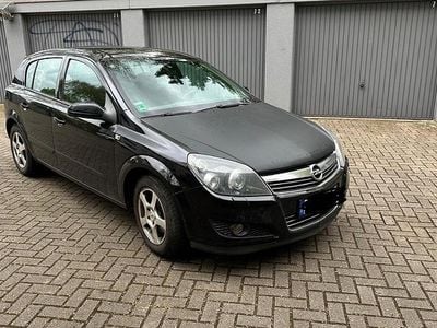 Schwarz Gebraucht 2008 Opel Astra Limousine | 2.000 € (Fairer Preis)
