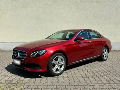 Używany Mercedes E400 333 KM (244 kW) 2016 Czerwony Sedan/Limuzyna