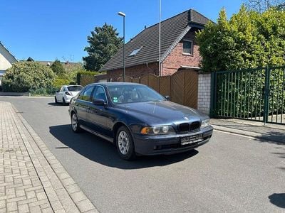 Second-hand BMW 525 192 CP (141 kW) 2001 Albastru Berlinǎ