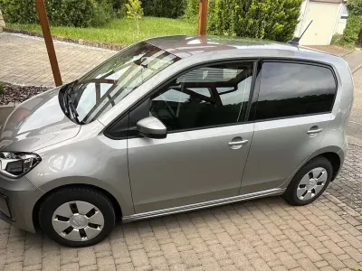 Używany VW e-up! Style 61 kW (83 KM) 2022 Srebrny Hatchback