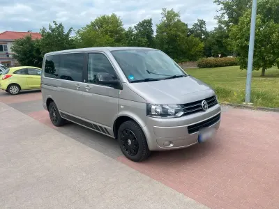 Gebraucht VW Caravelle 102 PS (75 kW) 2010 Gold Van