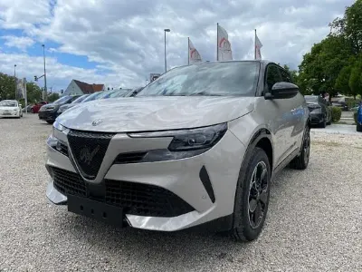Neu Alfa Romeo Junior Ti 136 PS (100 kW) 2026 Beige SUV