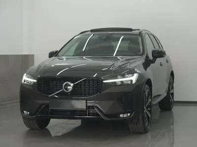 Gebraucht Volvo XC60 Plus 197 PS (144 kW) 2024 Grau SUV