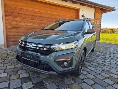 Staubgrau Gebraucht 2024 Dacia Jogger Extreme Van / Kleinbus | 18.900 € (Guter Preis)