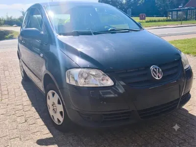 Gebraucht VW Fox 54 PS (39 kW) 2009 Schwarz Kleinwagen