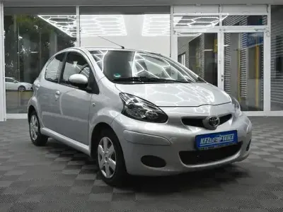Gebraucht Toyota Aygo Cool 68 PS (50 kW) 2011 Silber Kleinwagen