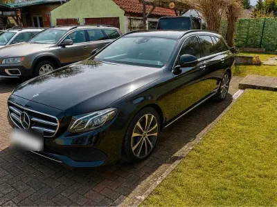 Gebraucht Mercedes E220 143 PS (105 kW) 2019 Schwarz Kombi
