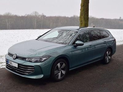 Grün Gebraucht 2024 VW Passat Business Kombi | 30.900 € (Guter Preis)