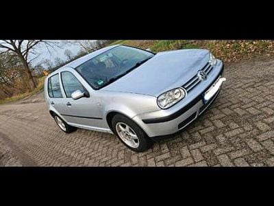 Silber Gebraucht 2001 VW Golf IV Kleinwagen | 1.050 € (Fairer Preis)