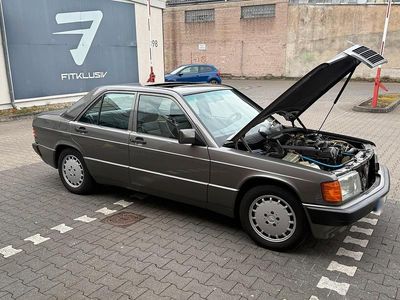 Second-hand Mercedes 190 90 CP (66 kW) 1986 Maro Berlinǎ