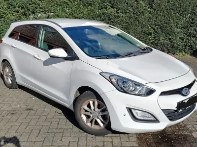 Gebraucht Hyundai i30 120 PS (88 kW) 2013 Weiß Kombi