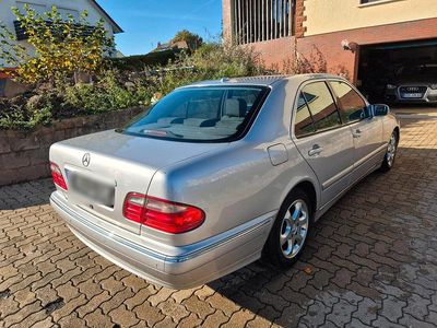 Grau Gebraucht 2002 Mercedes E270 Limousine | 6.999 € (Teuer)