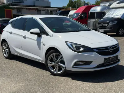 Gebraucht Opel Astra Innovation 136 PS (100 kW) 2015 Weiß Limousine