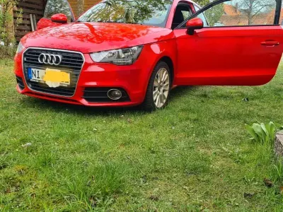 Gebraucht Audi A1 Ambition 90 PS (66 kW) 2013 Rot Kleinwagen