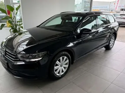 Gebraucht VW Passat 122 PS (89 kW) 2022 Schwarz Kombi