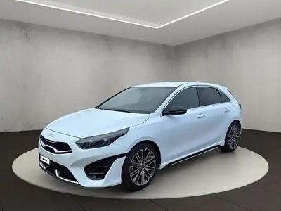 Neu Kia Ceed 140 PS (102 kW) 2026 Carraraweiss Kleinwagen