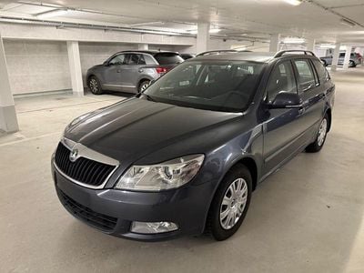 Gebraucht Skoda Octavia Ambition 105 PS (77 kW) 2012 Grau Kombi