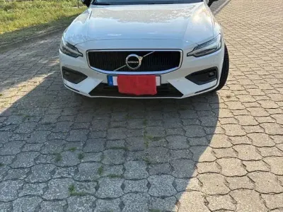 Gebraucht Volvo V60 Momentum 190 PS (139 kW) 2020 Weiß Kombi