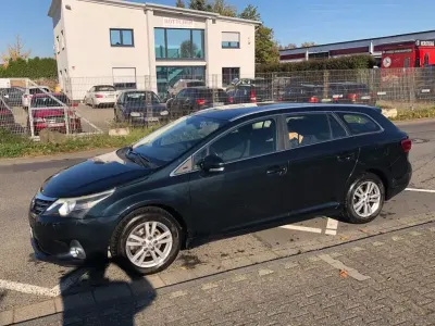 Gebraucht Toyota Avensis 124 PS (91 kW) 2012 Schwarz Kombi