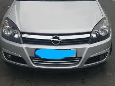 Gebraucht Opel Astra 105 PS (77 kW) 2007 Silber Limousine