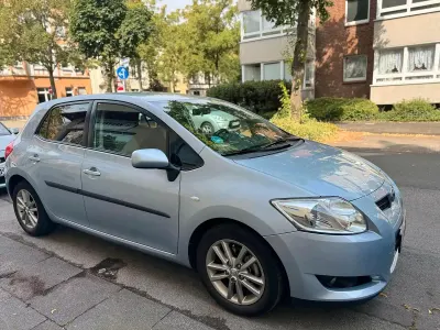 Gebraucht Toyota Auris 75 PS (55 kW) 2009 Silber Kleinwagen