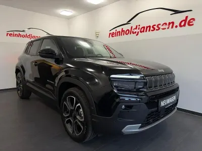 Neu Jeep Avenger Altitude 110 PS (80 kW) 2025 Schwarz (solid black clear coat) SUV