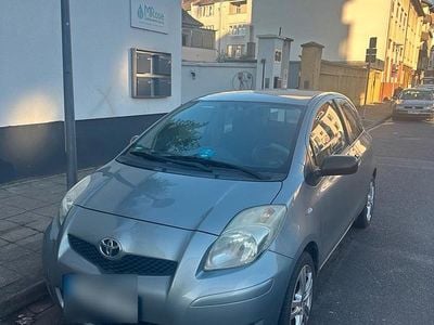 Gebraucht Toyota Yaris 69 PS (50 kW) 2010 Grau Kleinwagen