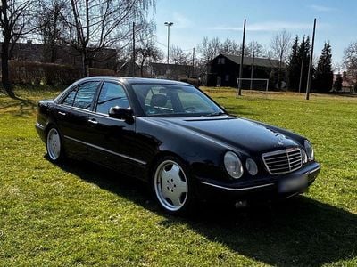 Second-hand Mercedes E320 224 CP (164 kW) 2001 Negru Berlinǎ